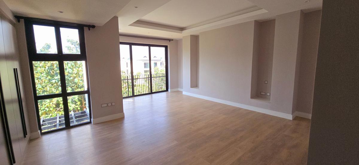 4 Bed House with En Suite at Palm Valley - 7