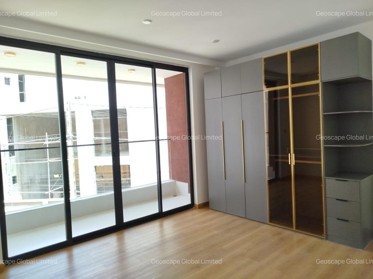 5 Bed House with En Suite in Lavington - 5