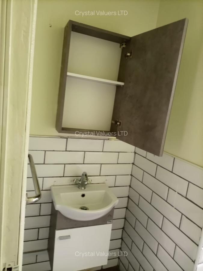 6 Bed House with En Suite in Nyari - 7