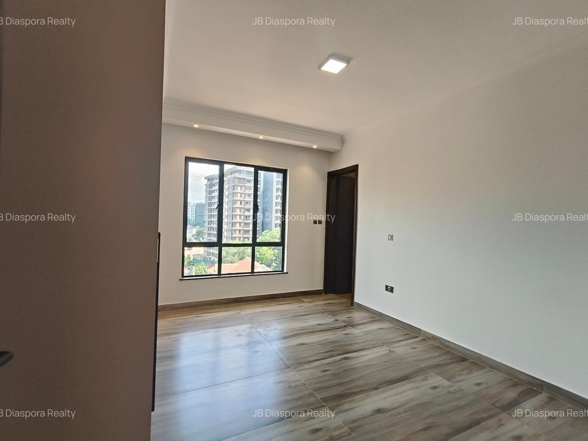 2 Bed Apartment with En Suite at Brookside - 8