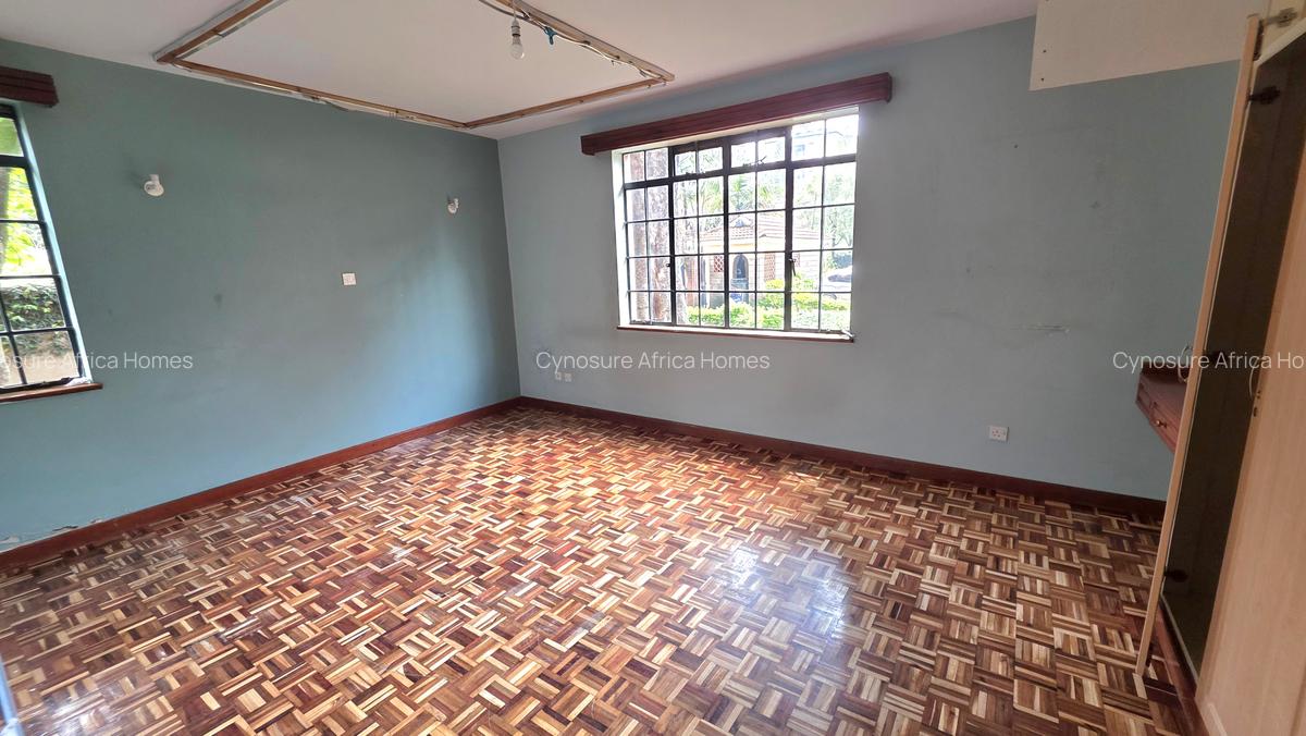 3 Bed Apartment with En Suite at Lavington - 8