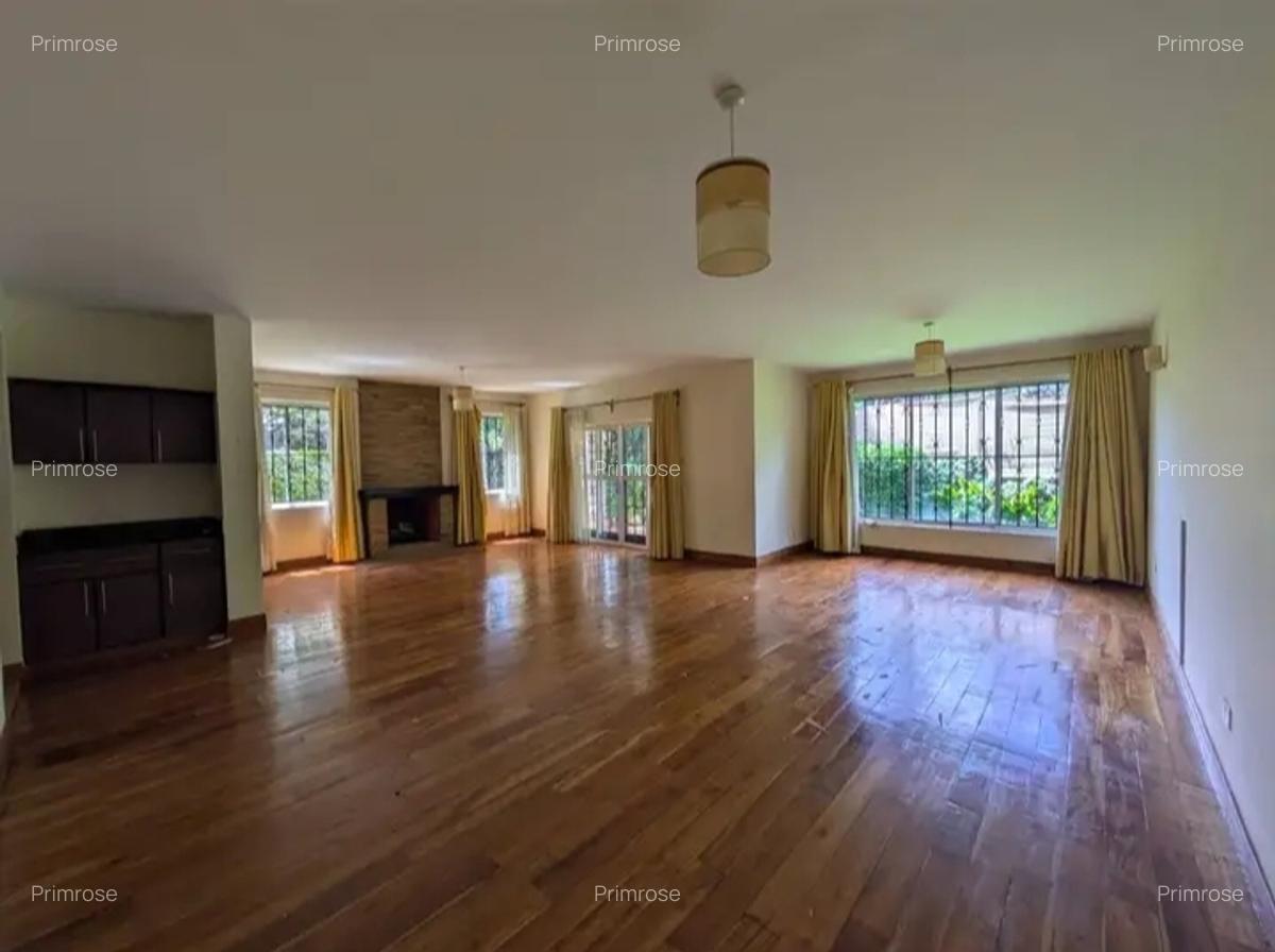 5 Bed Townhouse with En Suite in Spring Valley - 9