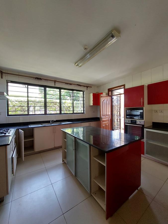 5 Bed Townhouse with En Suite in Lavington - 6