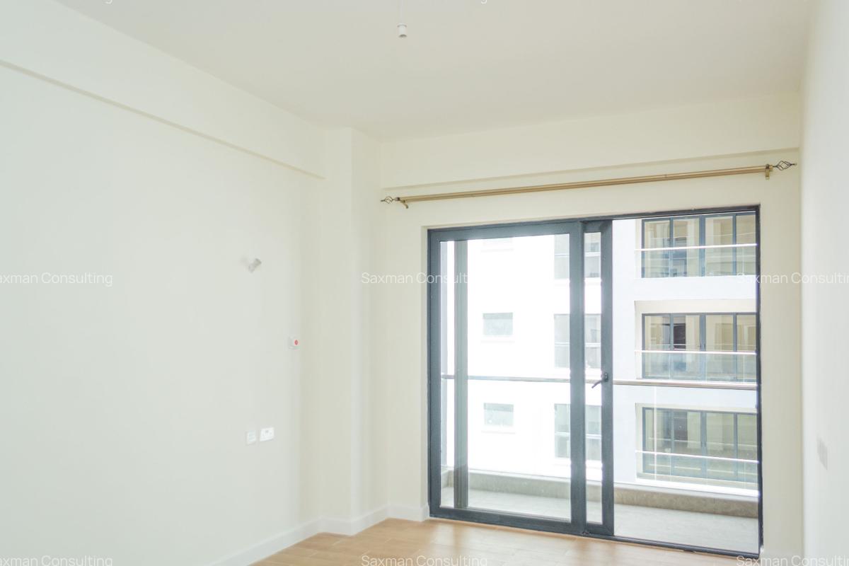 1 Bed Apartment with En Suite in Lavington - 2