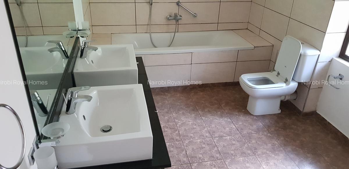 4 Bed Townhouse with En Suite at Rossline Lone Tree - 17