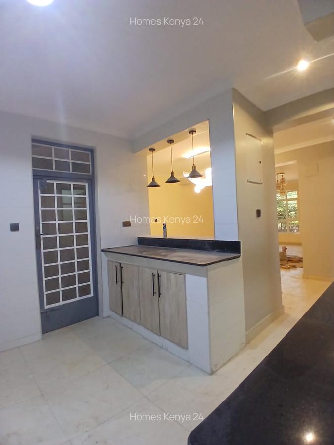 5 Bed House in Garden Estate - 8