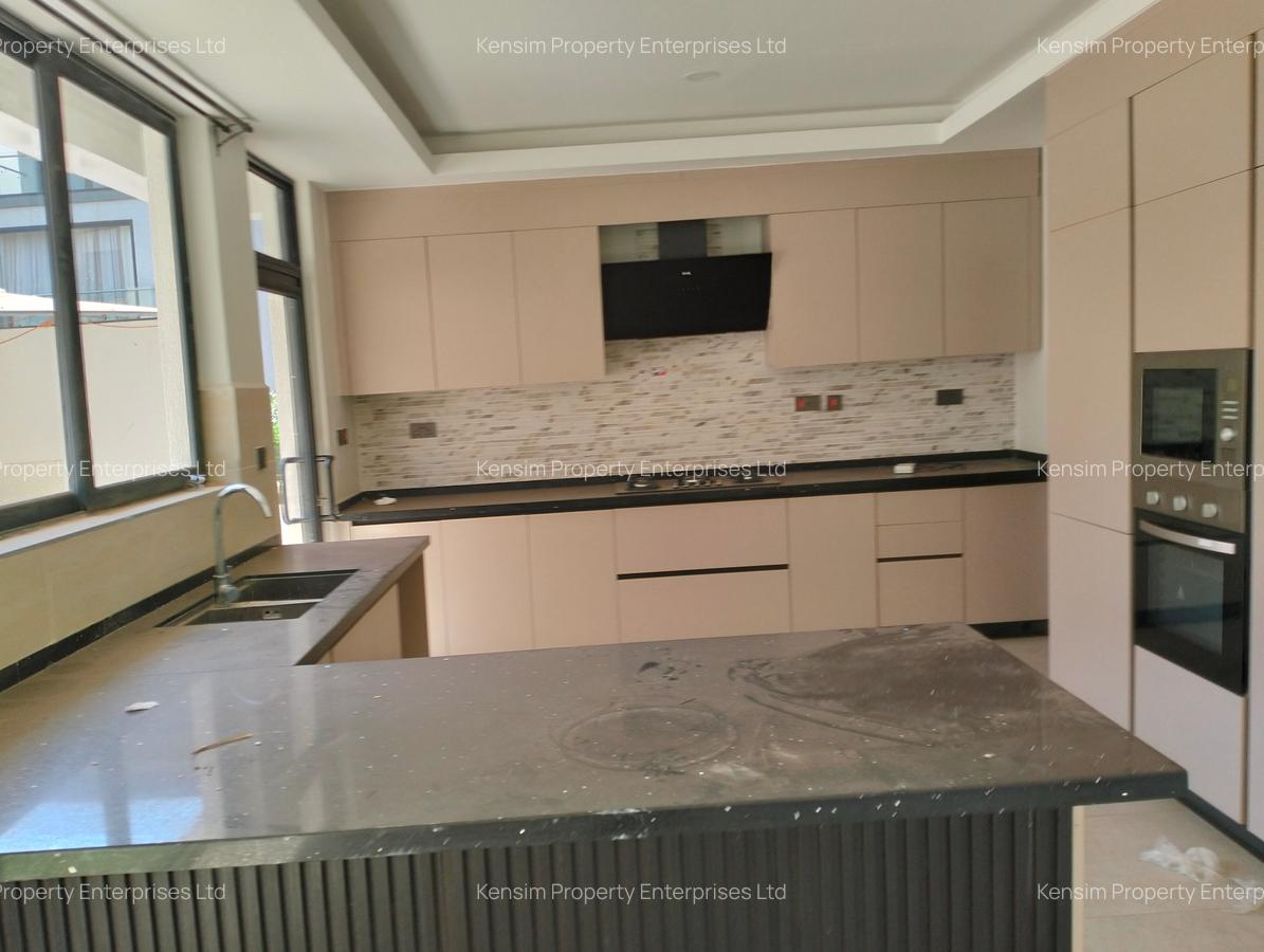 4 Bed Townhouse with En Suite in Lavington - 2