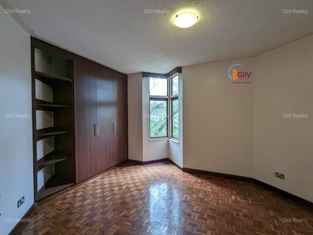 4 Bed Apartment with Swimming Pool in Riverside - 8