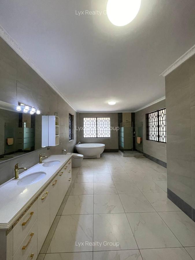 5 Bed Villa with En Suite in Runda - 18