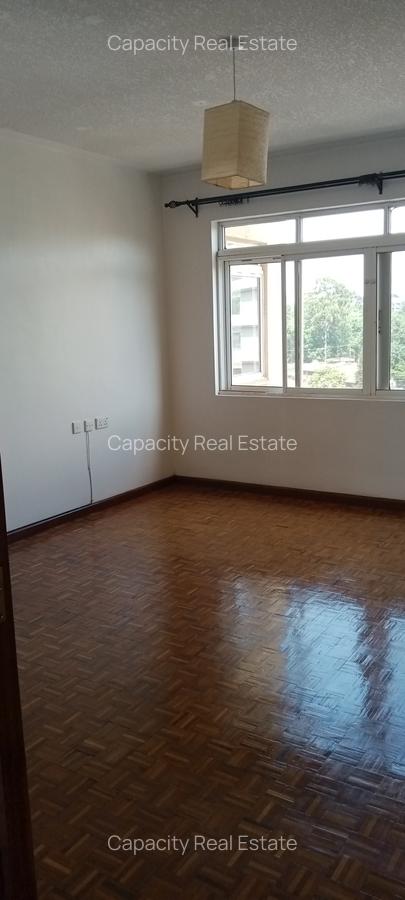 3 Bed Apartment with En Suite in Brookside - 17