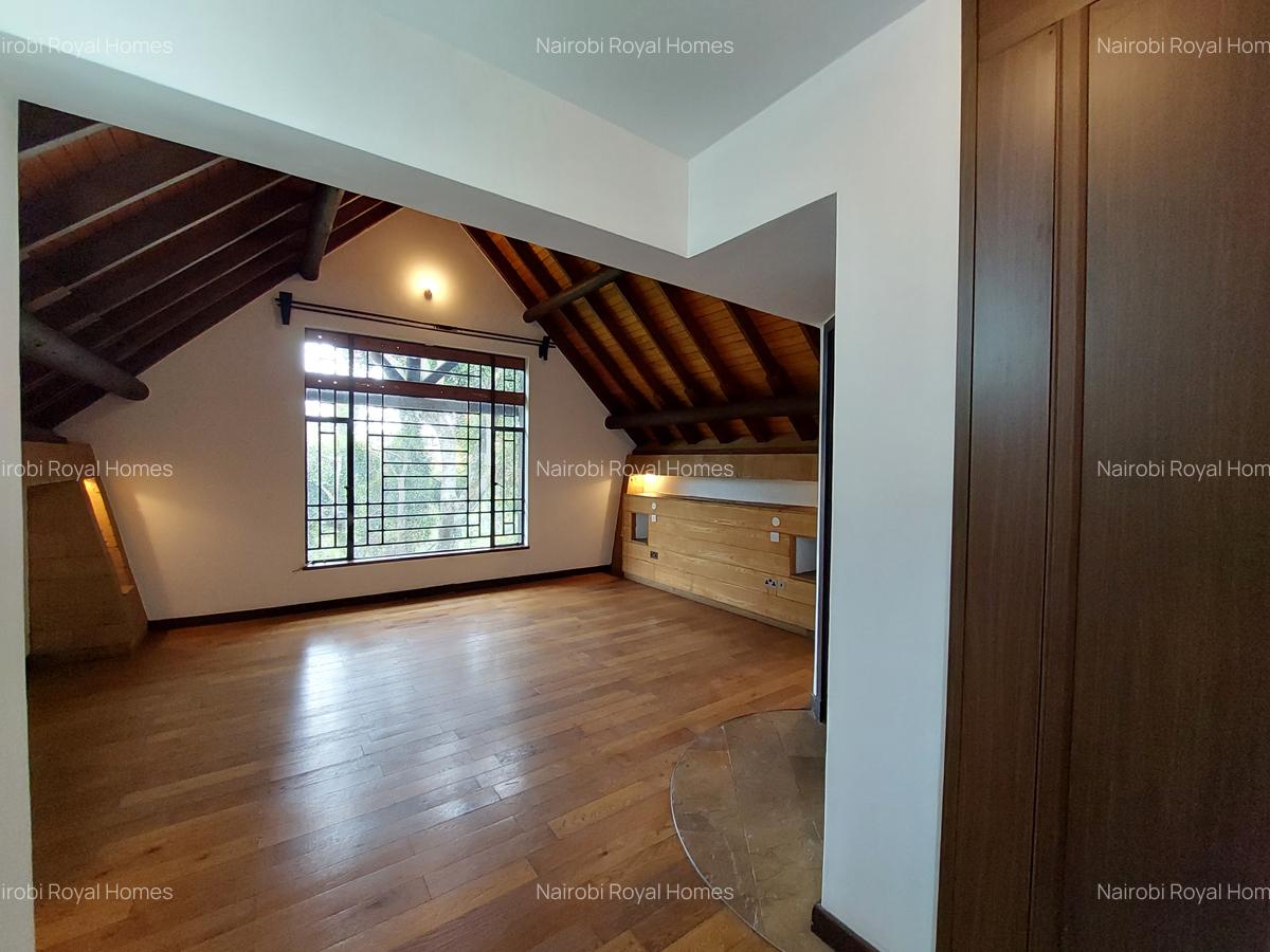 5 Bed Townhouse with En Suite at Lake View - 13