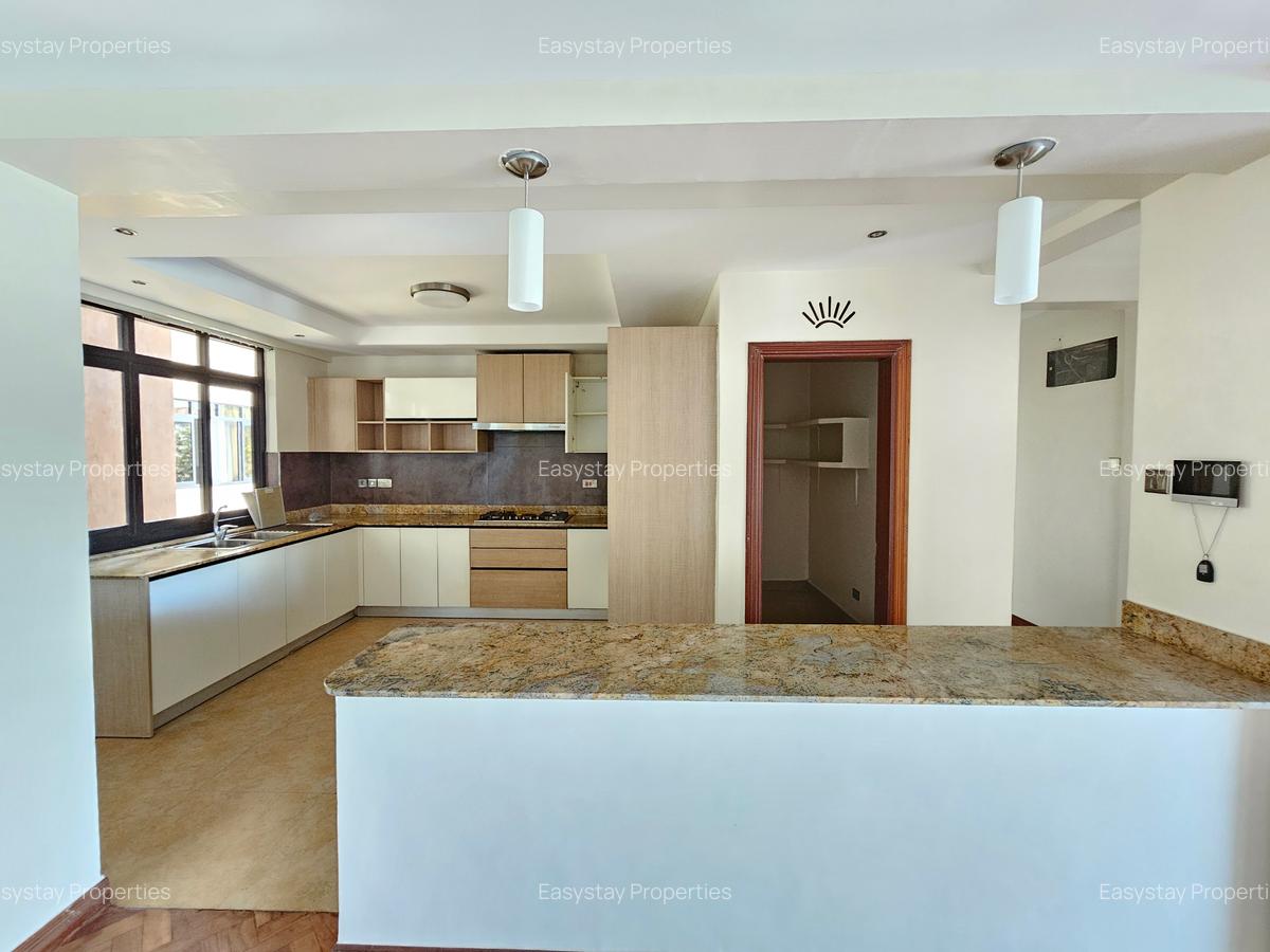 3 Bed Apartment with En Suite in Riverside - 3