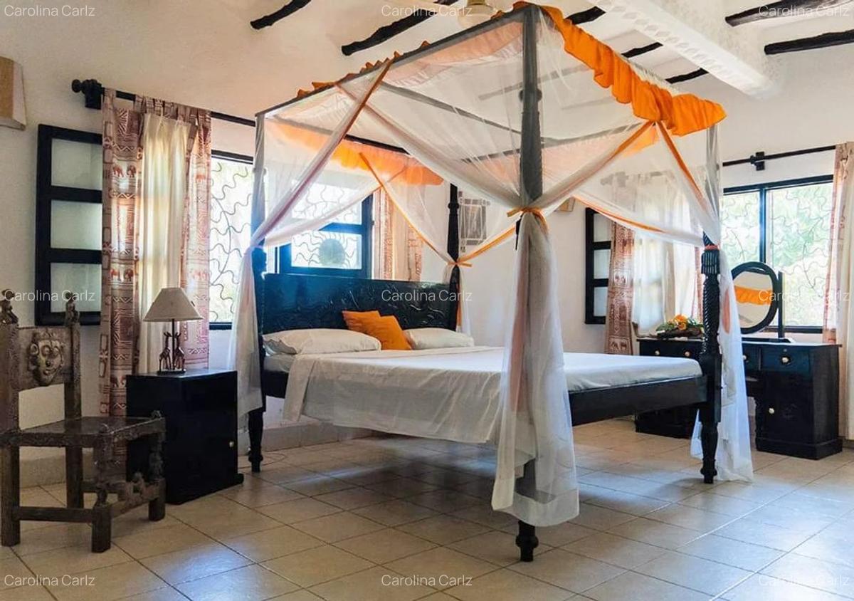 6 Bed Villa with En Suite in Watamu - 5