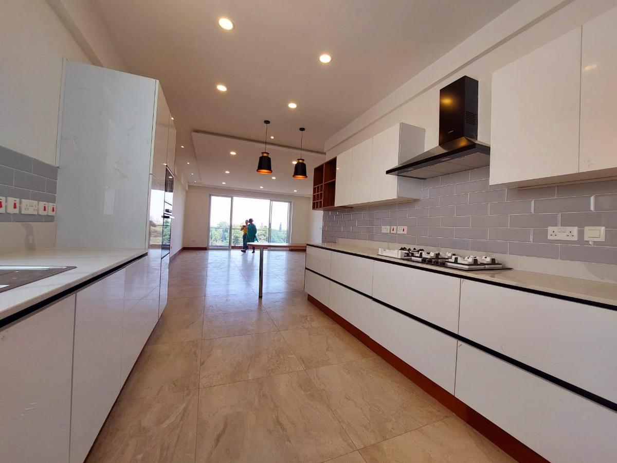 3 bed apartment with en suite in parklands