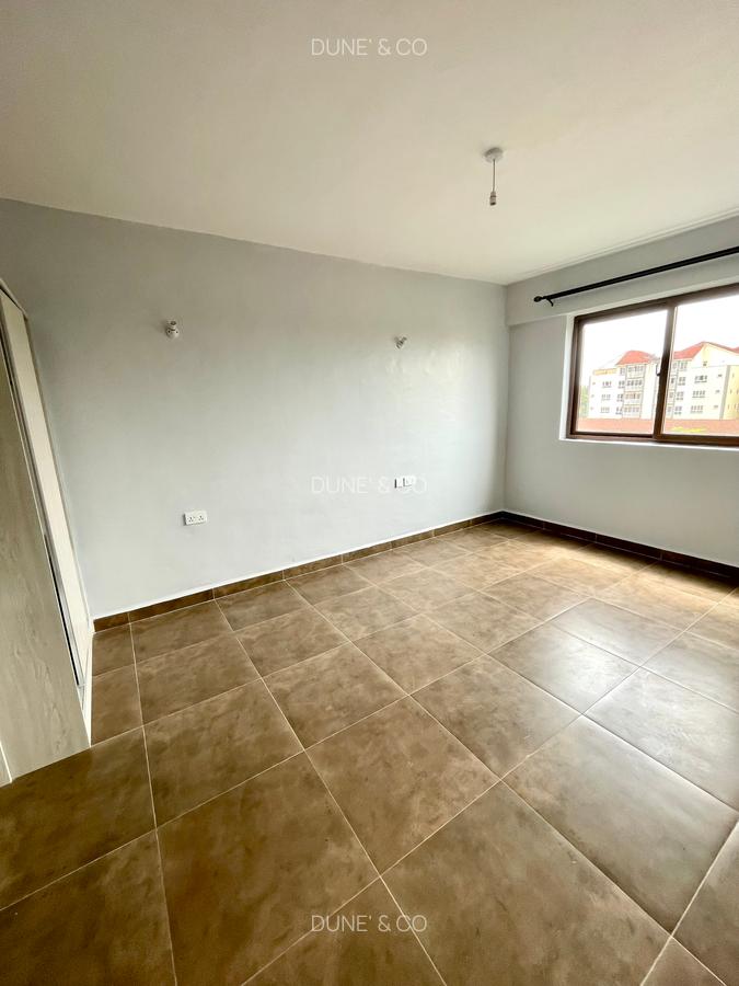 Serviced 2 Bed Apartment with En Suite in Westlands Area - 11