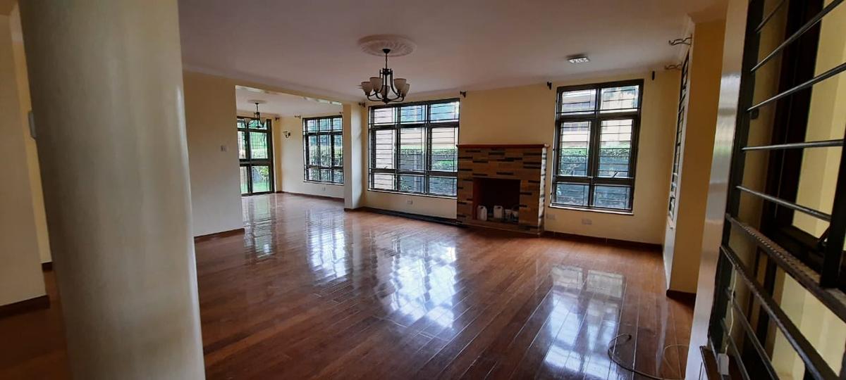 5 Bed Townhouse with En Suite at Lavington - 17