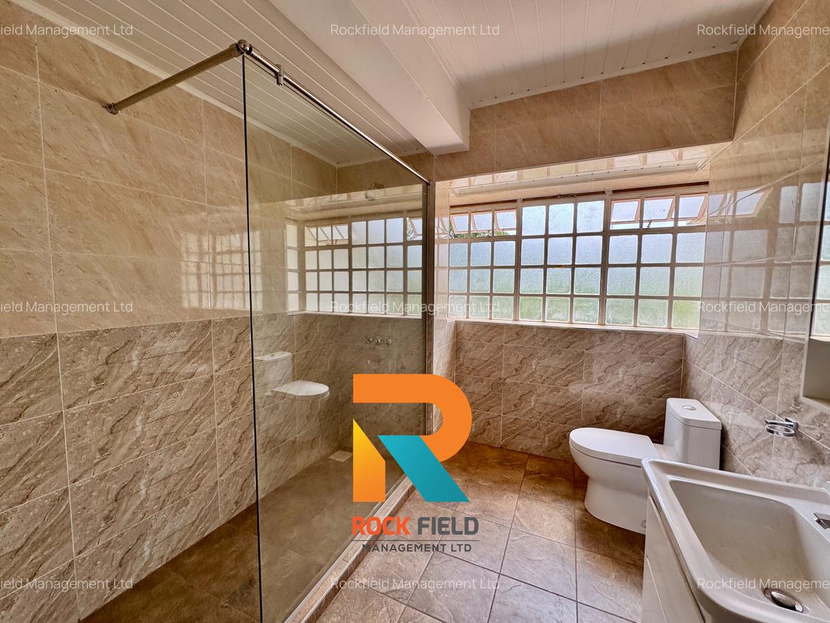 4 Bed Townhouse with En Suite in Gigiri - 17