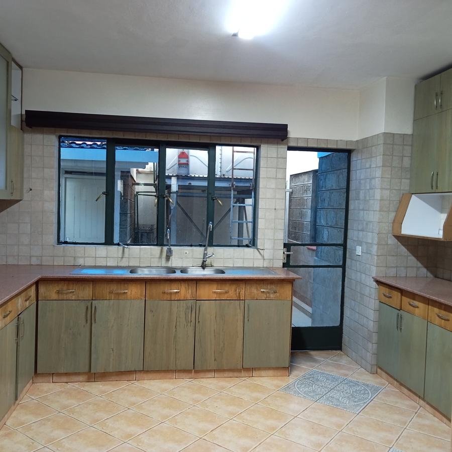 4 Bed Townhouse with En Suite at Raphta Road - 7