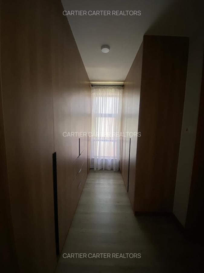 4 Bed House with En Suite in Membley - 4