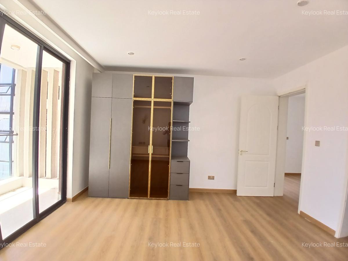 5 Bed Townhouse with En Suite at Lavington Green - 16