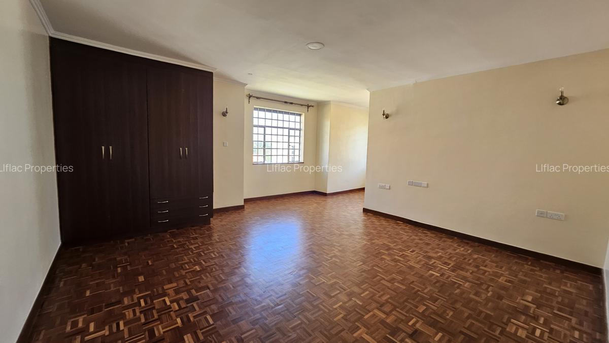 5 Bed House with En Suite in Runda - 18