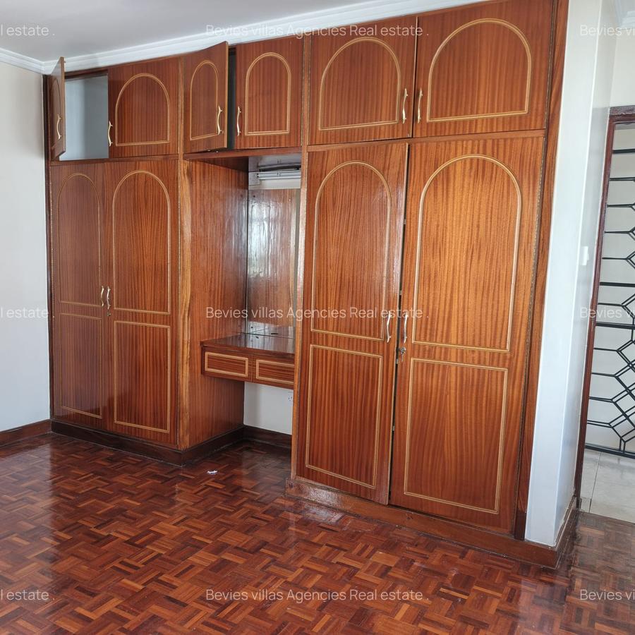 5 Bed Villa with En Suite in Spring Valley - 10