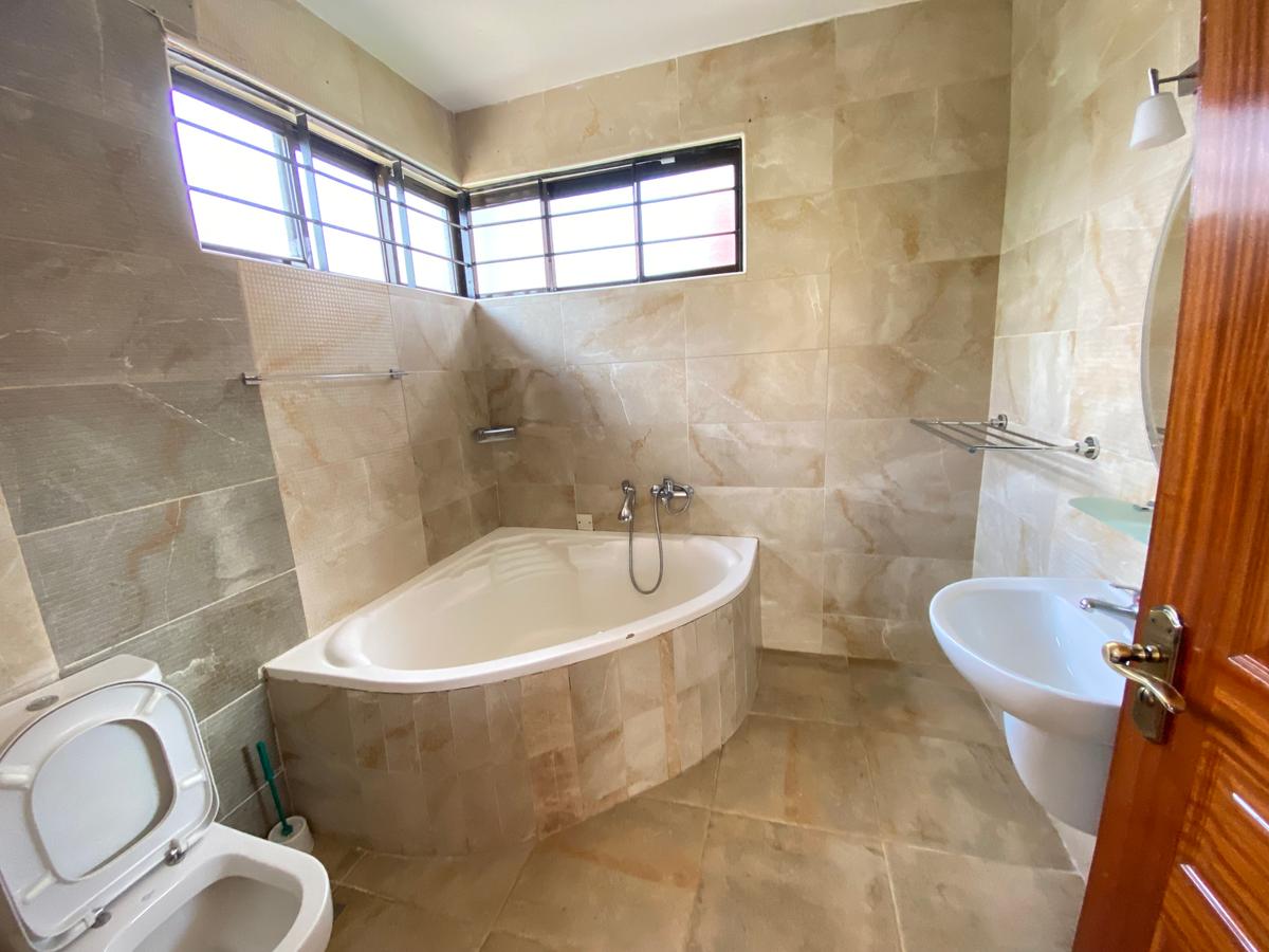 5 Bed Townhouse with En Suite in Lavington - 10