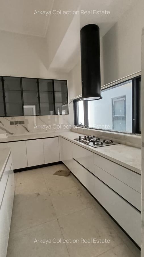 5 Bed Townhouse with En Suite in Lavington - 6