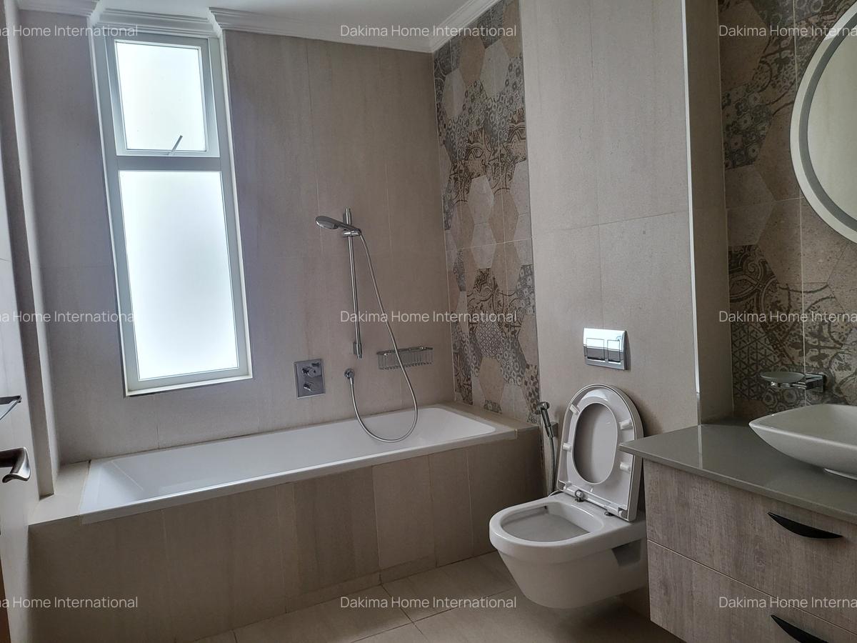 3 Bed Apartment with En Suite in Parklands - 10