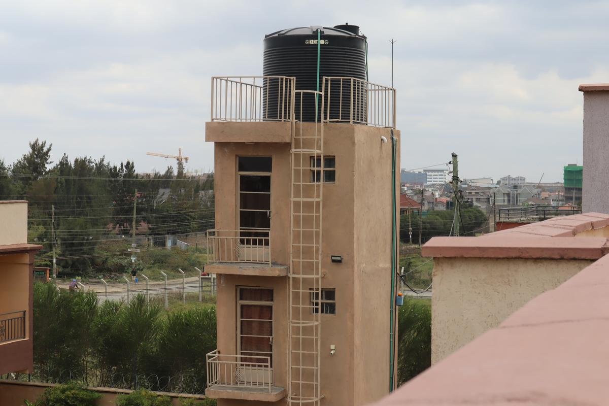4 Bed Villa with En Suite at Near Gateway Mall - 17