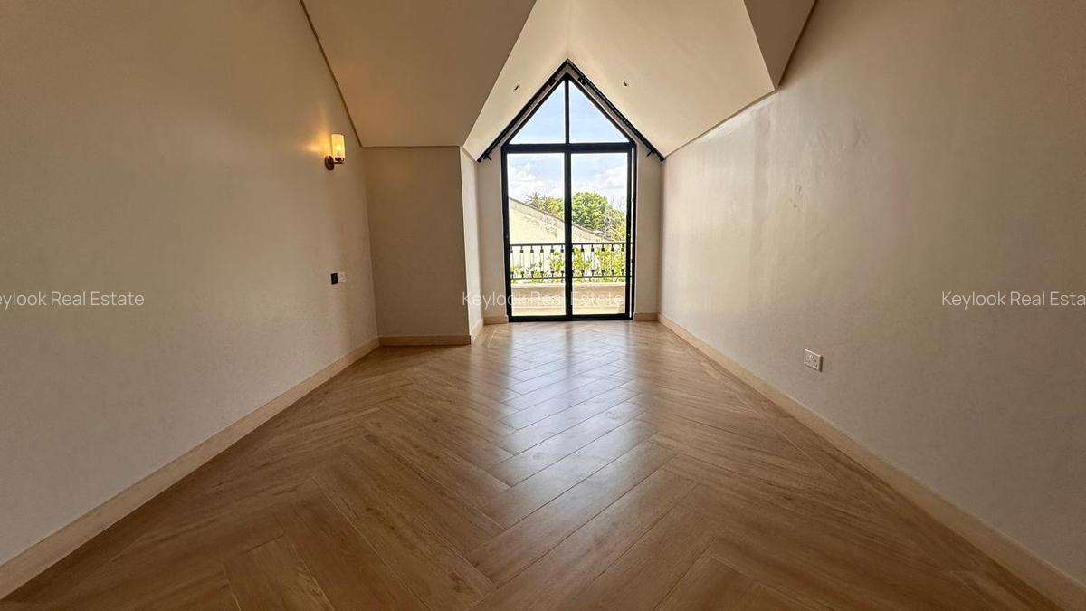 5 Bed Townhouse with En Suite at Lavington - 16