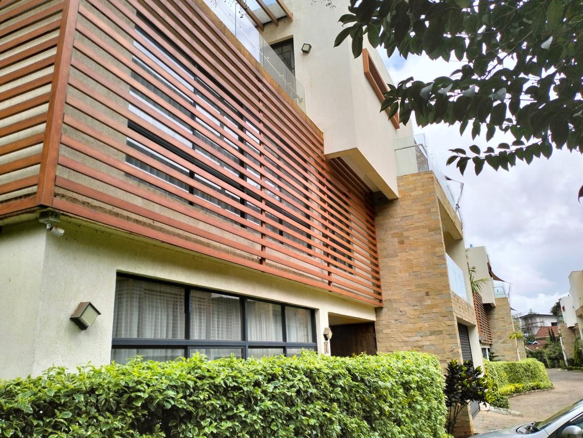 4 Bed Townhouse with En Suite at Lavington - 2