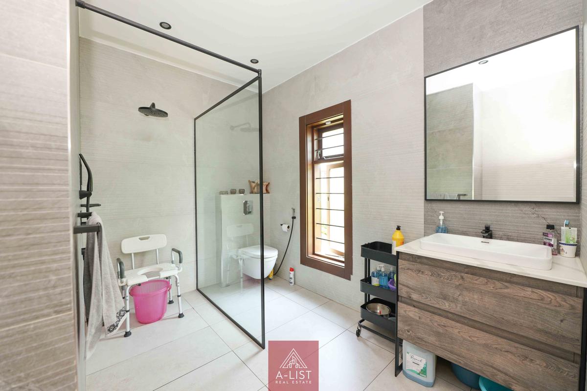 5 Bed House with En Suite at James Gichuru - 8
