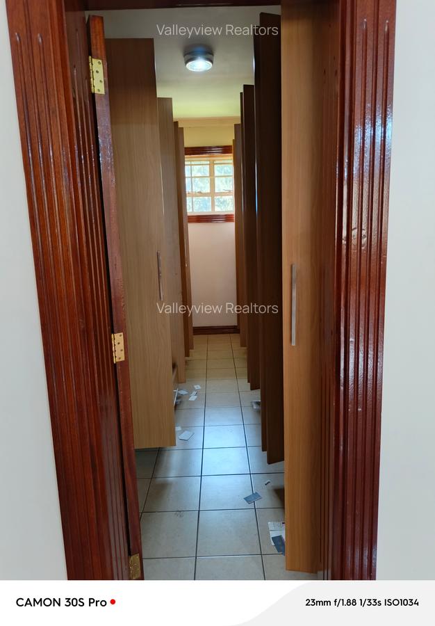 4 Bed Townhouse with En Suite at Lavington - 14