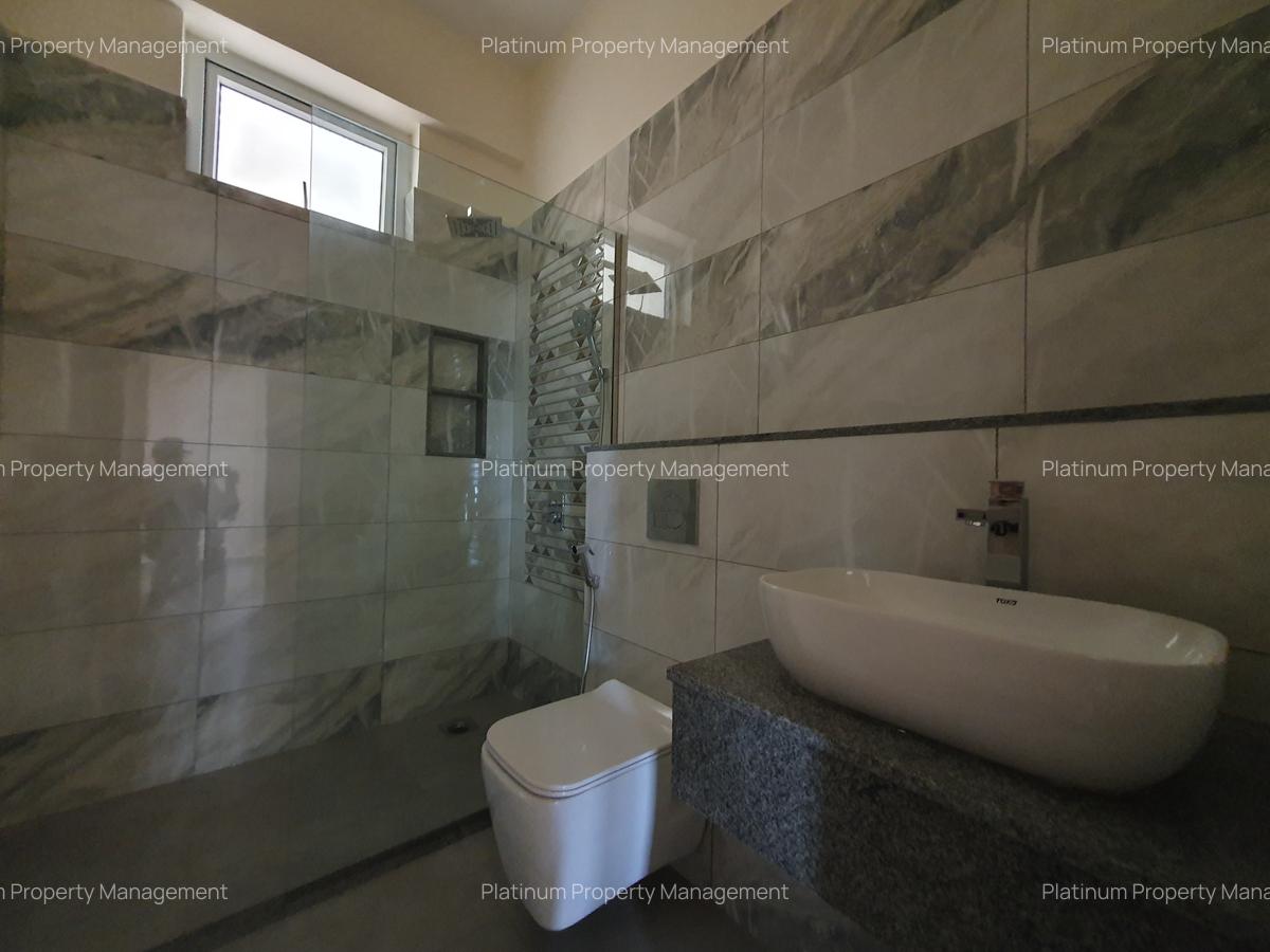 3 Bed Apartment with En Suite in Parklands - 14