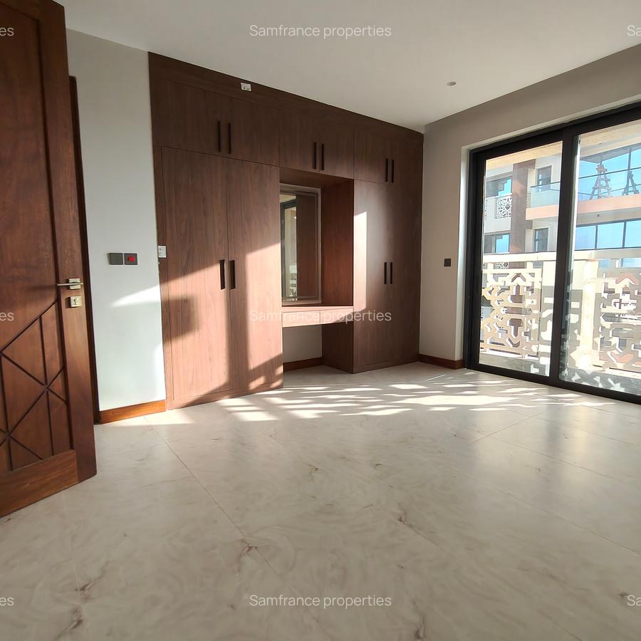 3 Bed Apartment with En Suite at Links Road - 7