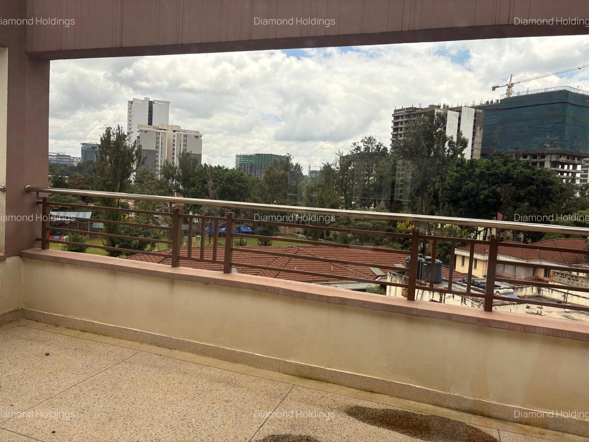 4 Bed Apartment with En Suite at Parklands - 4