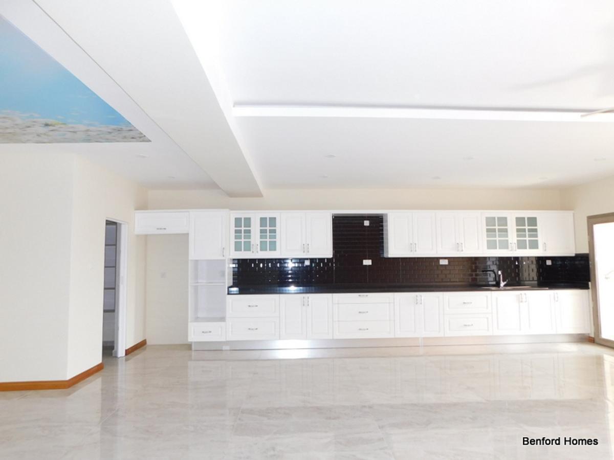 2 Bed Apartment with En Suite in Nyali Area - 9