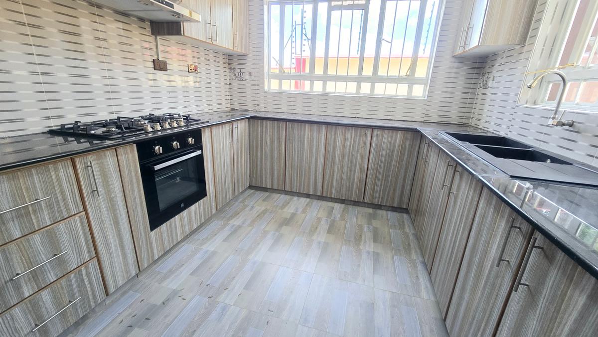 4 Bed House with En Suite in Redhill - 9