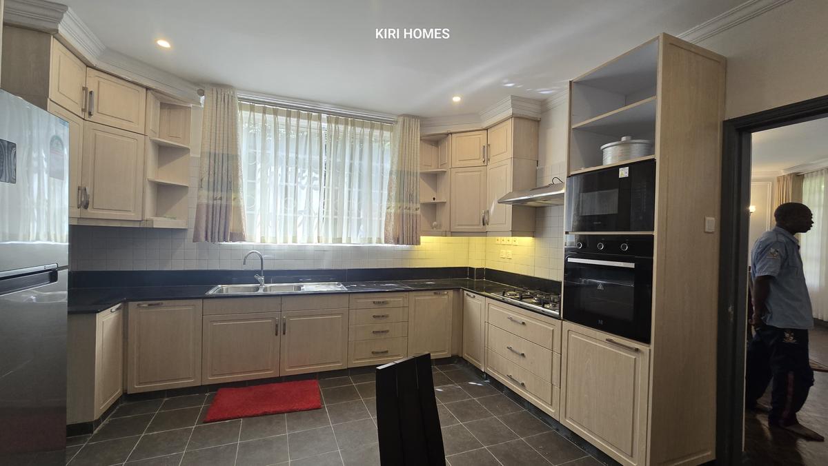 5 Bed Townhouse with En Suite in Runda - 12