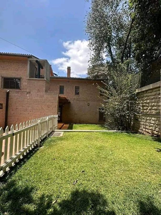 4 Bed Townhouse with En Suite at Lavington - 3