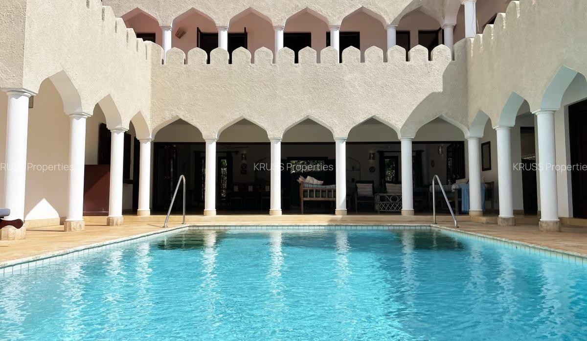 4 Bed Villa with Swimming Pool at Hs24 - 4