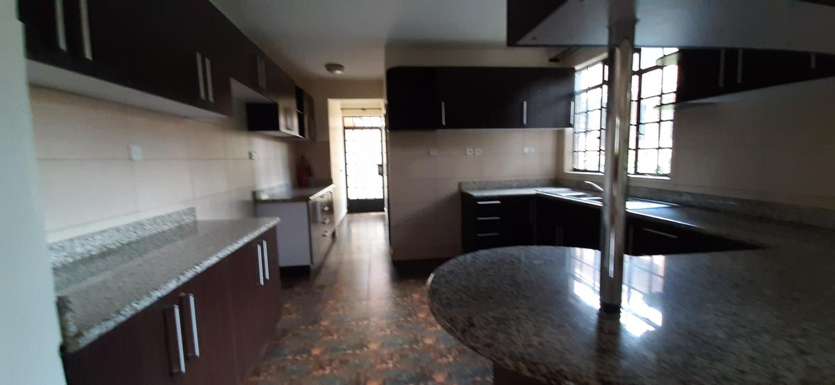 4 Bed Townhouse with En Suite in Lavington - 7