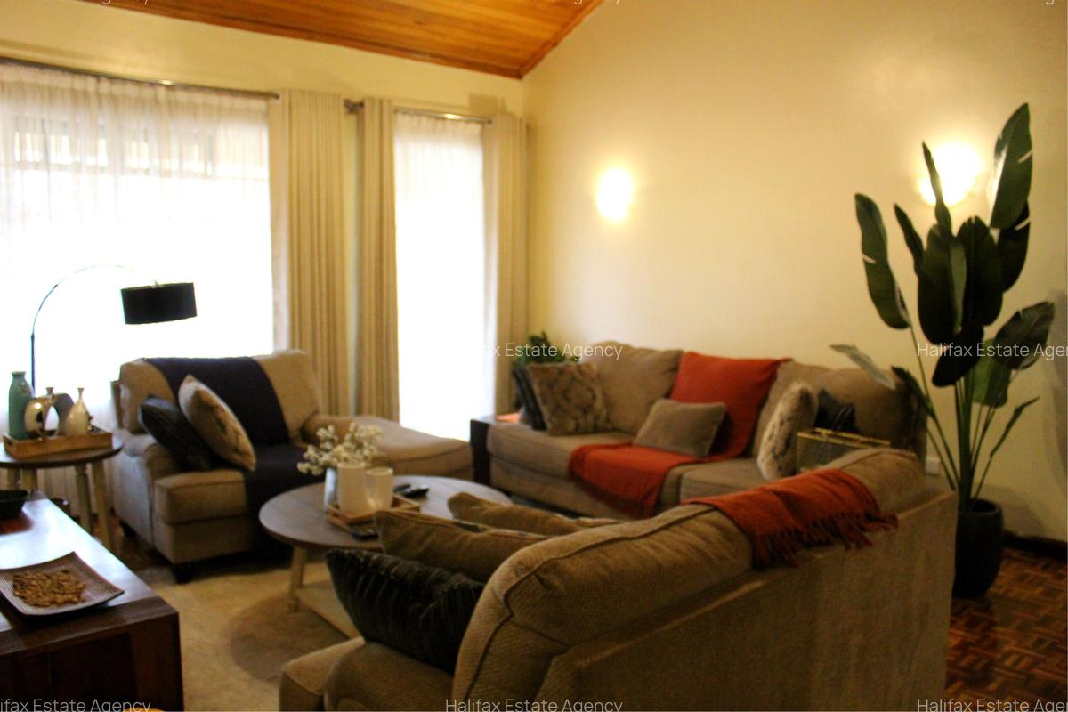 4 Bed Apartment with En Suite in Brookside - 3