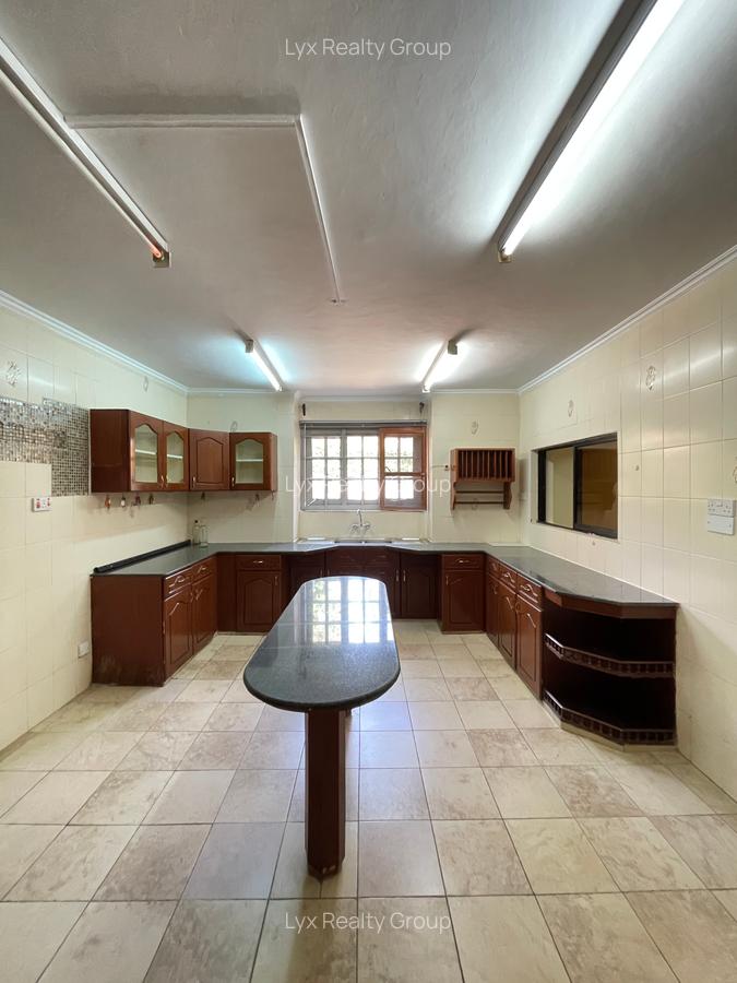 5 Bed Villa with En Suite in Runda - 17