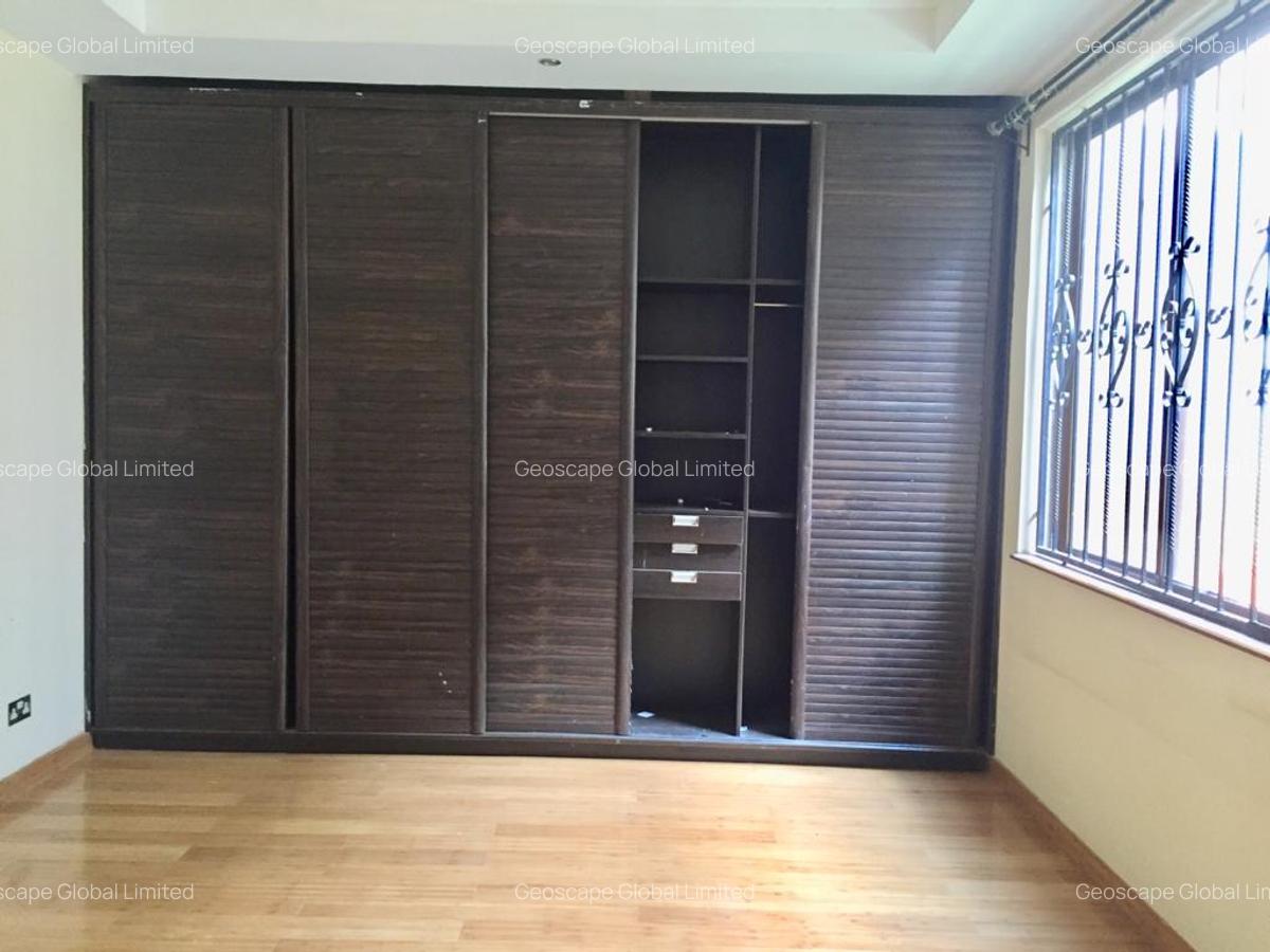 5 Bed House with En Suite in Spring Valley - 14