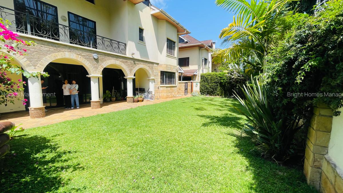 5 Bed Townhouse with En Suite in Lavington - 3