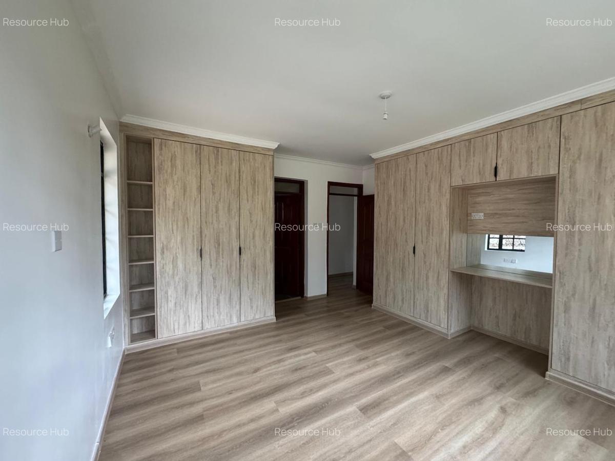 3 Bed House with En Suite at Next To The Hub - 16