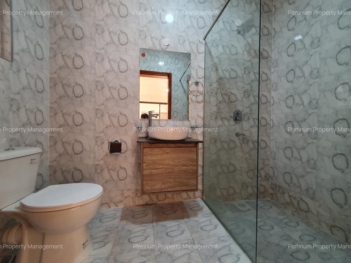 4 Bed Apartment with En Suite in Parklands - 17