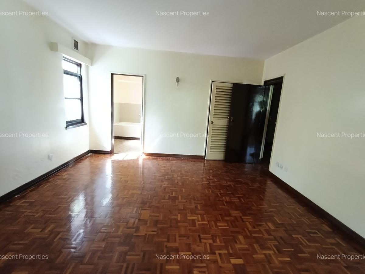 4 Bed House with En Suite in Runda - 11